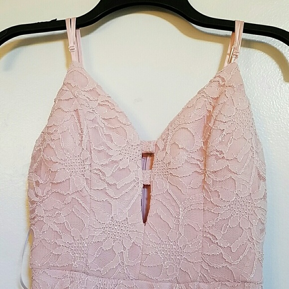 WINDSOR DRESS PROM - Picture 6 of 8